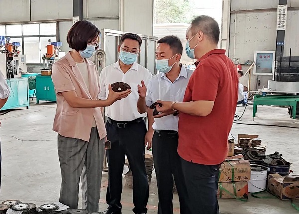 鄂州市委常委、統(tǒng)戰(zhàn)部部長鄒霞一行蒞臨昌利公司調(diào)研指導(dǎo)