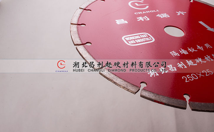 切花崗巖要用專業(yè)的鋸片,為什么花崗石這么硬？